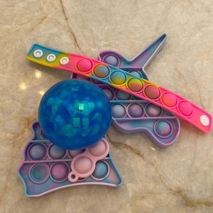 Fidget pack! (includes pop it, bracket, squish ball, and dimple)